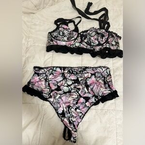 Torrid size Bra size 44D panty size 2 selling brand new no tags .